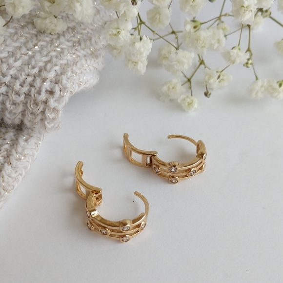 Cracco Jewelry Nwot Cracco Hoop Earrings Gold With Stones Poshmark